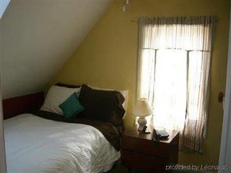 The Sunny Grange Bed & Breakfast Campton Номер фото